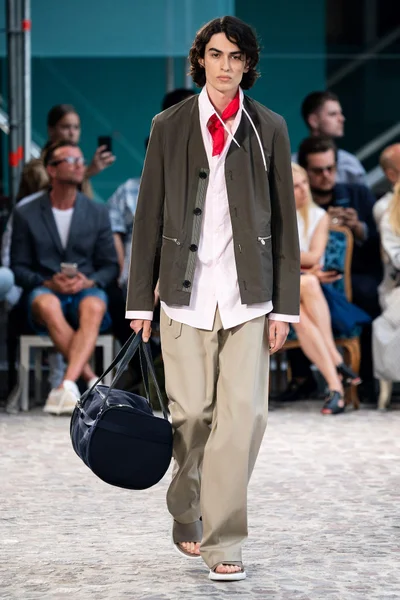 Look 28